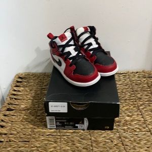 Jordan 1 Mid